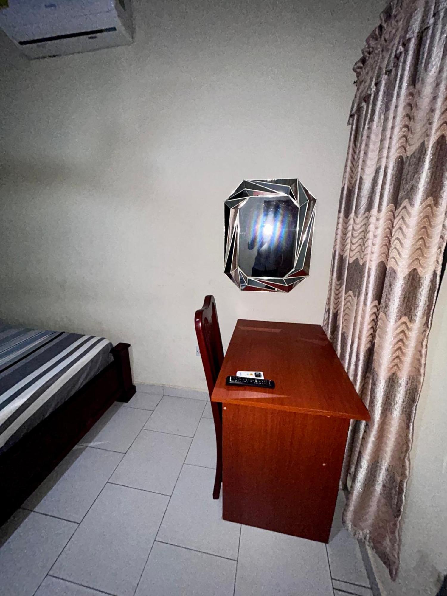 Jessie Hotel Adenta Room photo