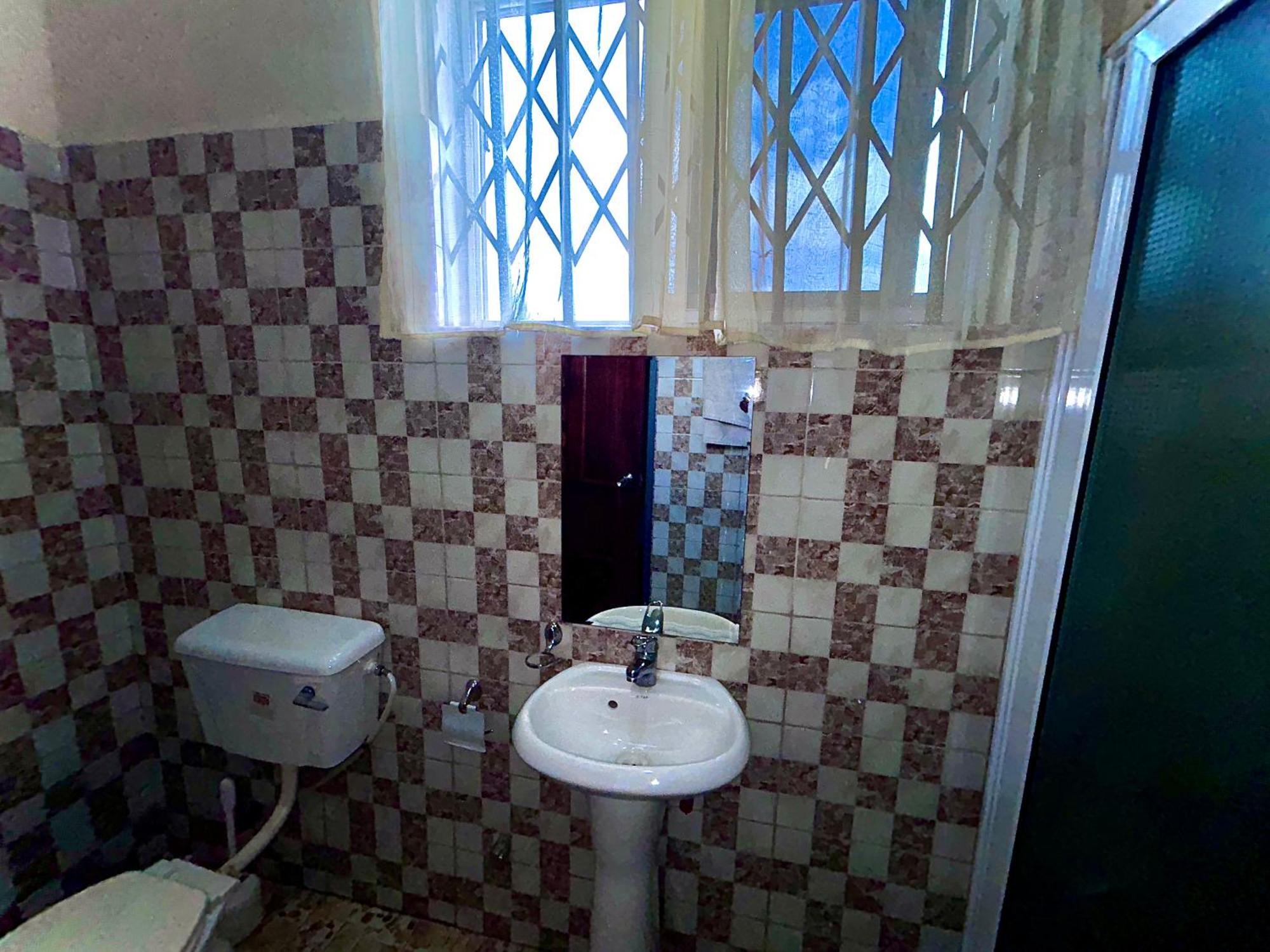 Jessie Hotel Adenta Room photo