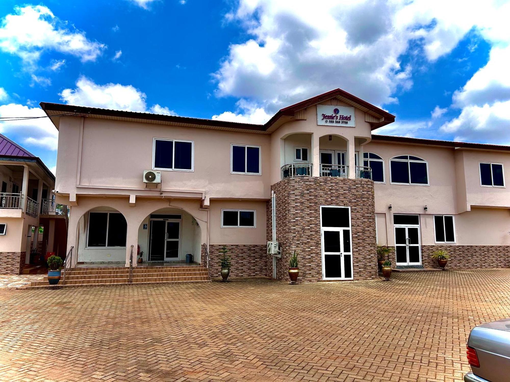 Jessie Hotel Adenta Exterior photo