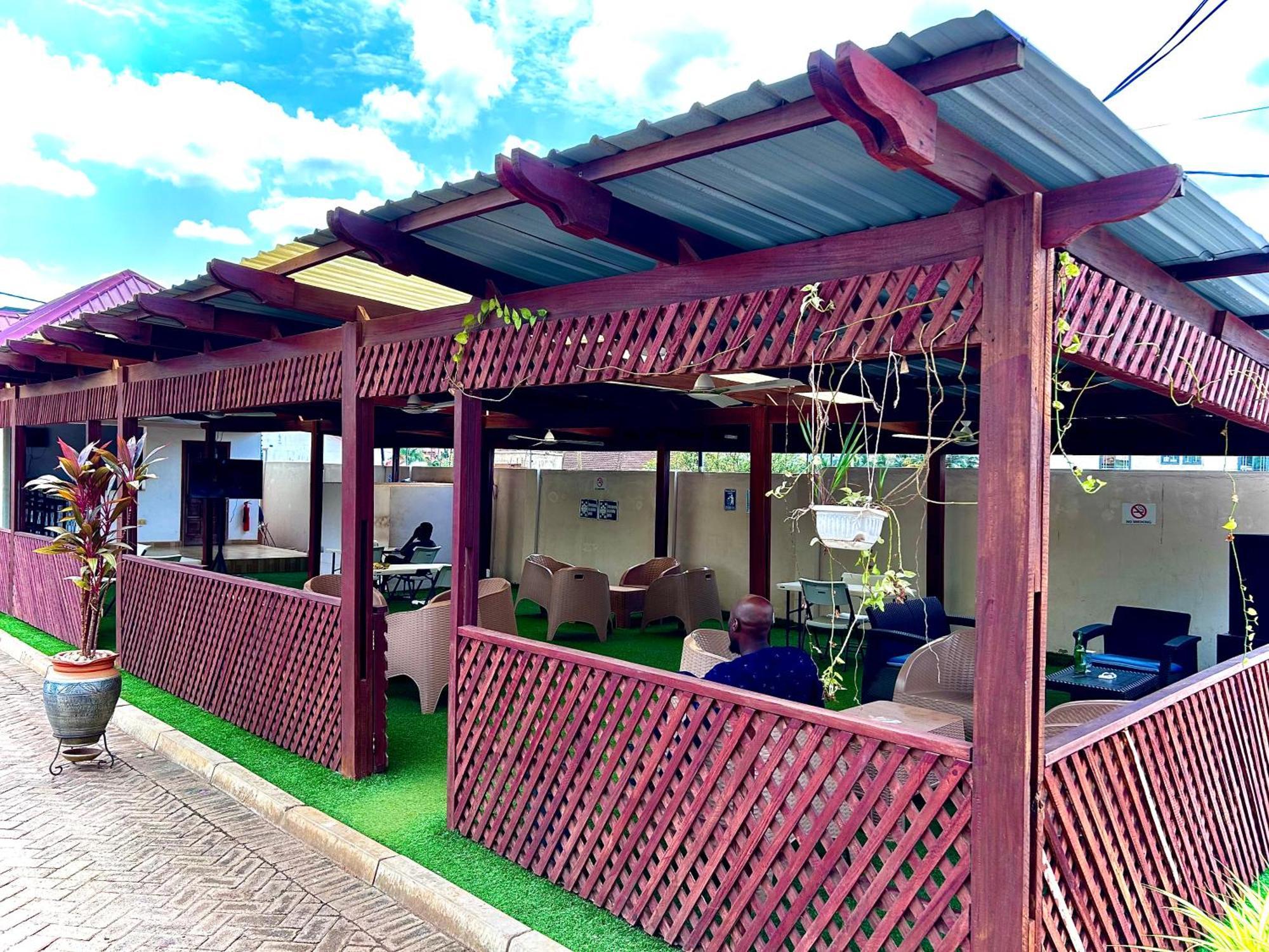 Jessie Hotel Adenta Exterior photo