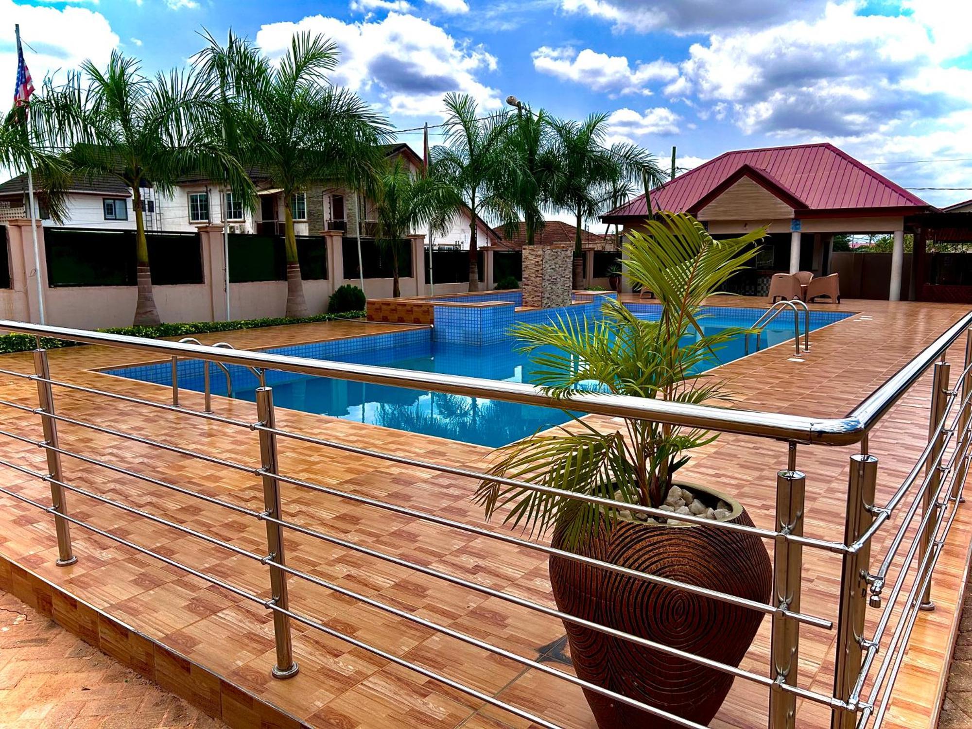 Jessie Hotel Adenta Exterior photo